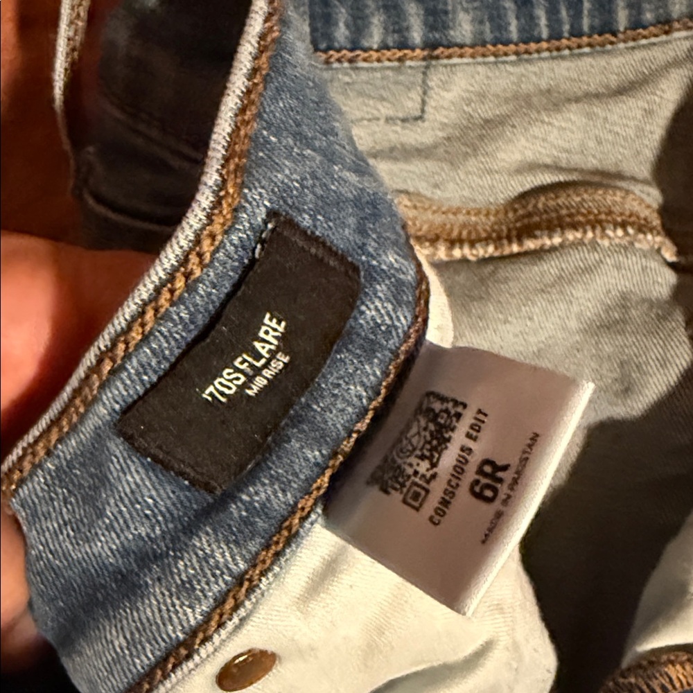 Express midrise 70’s Flare jeans - Picture 3 of 7